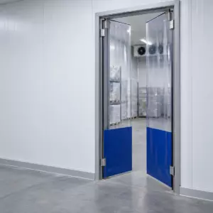 Маятниковая распашная двустворчатая эластичная дверь из ПВХ 300*120